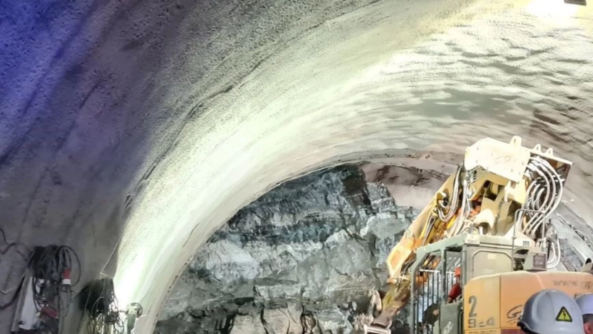 Стотици загинаха при срутване в мина