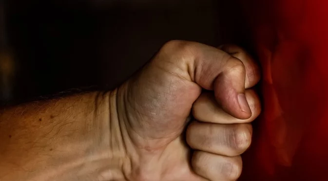 Ударил го по тила: Бой в общинския съвет в Берковица (ВИДЕО)