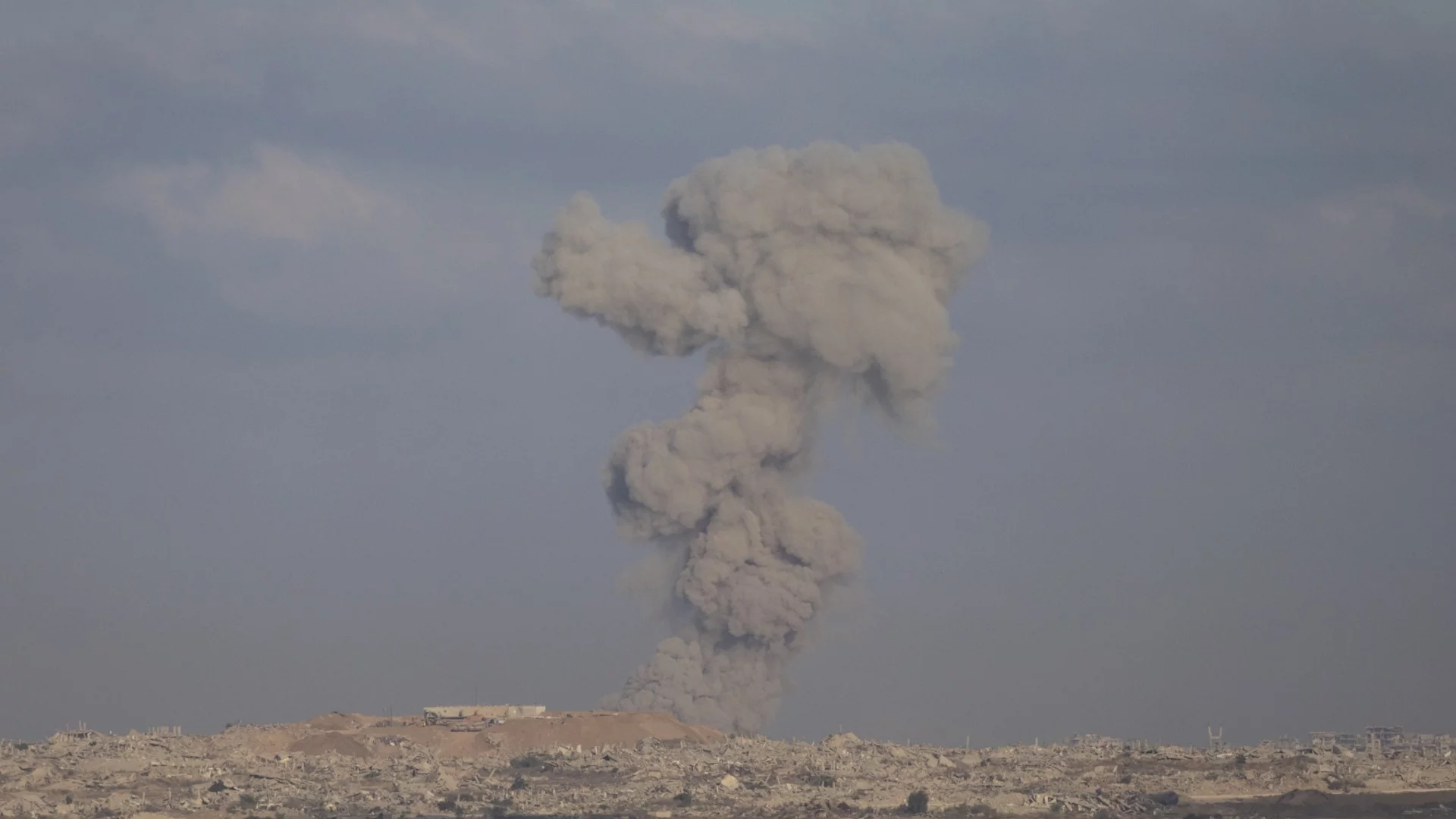 Болници в Газа: 12 убити при израелски удари тази сутрин