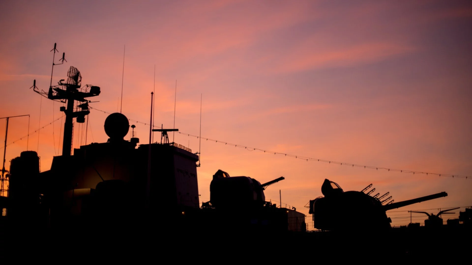 Мирише на война: Русия подновява голяма стара съветска база близо до Финландия (СНИМКИ)