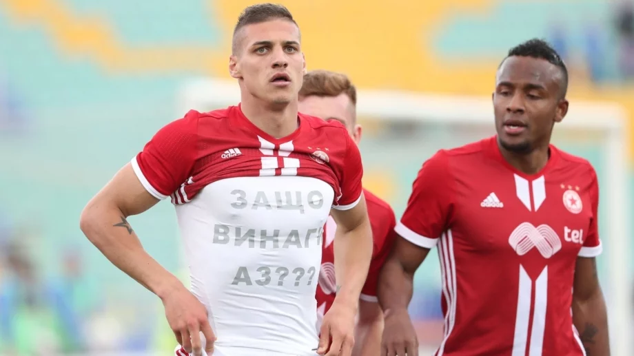 "Да бия ли феновете на Левски?": Десподов побесня заради псувните на левскарите