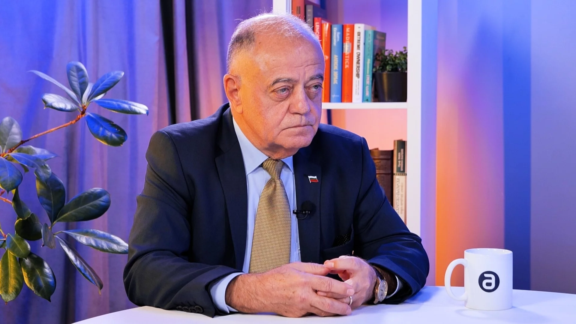 Атанасов: Демократичната общност да води страната "между две К"