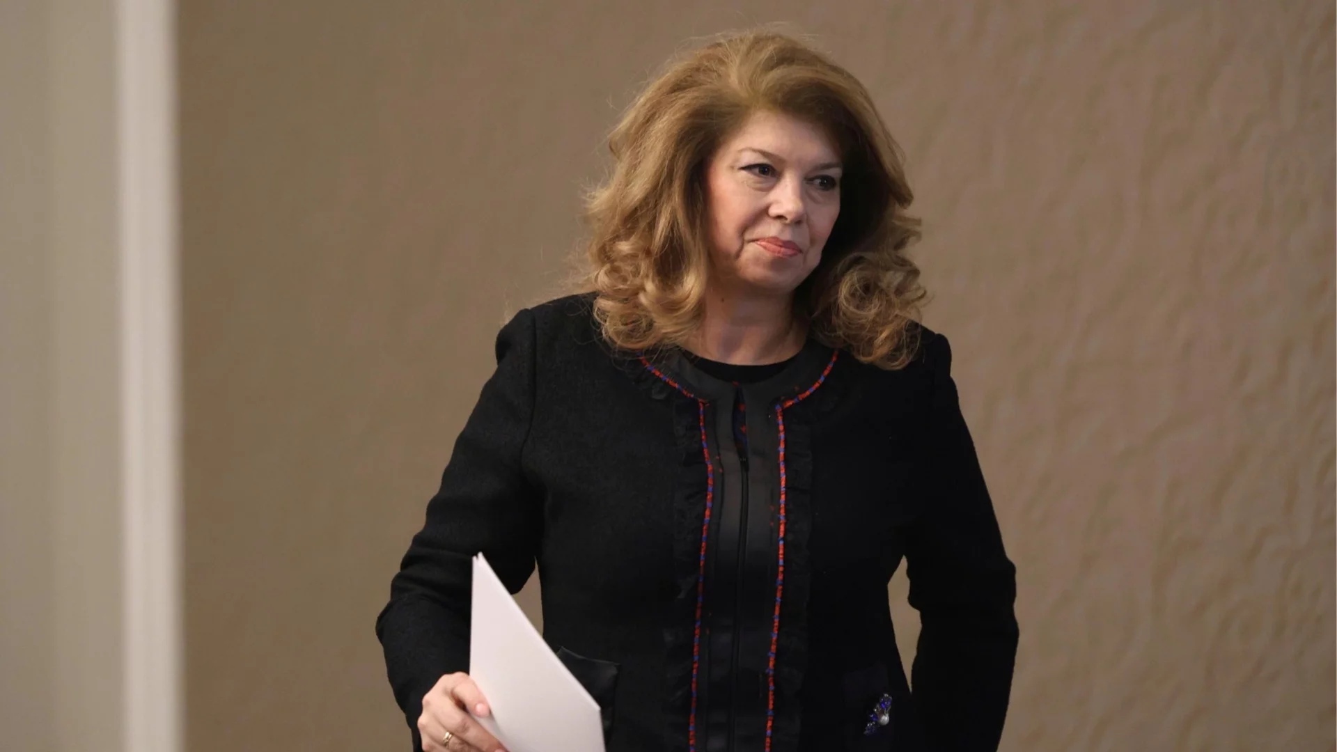 В търсене на служебен премиер: Йотова обяви кога започва консултации с партиите