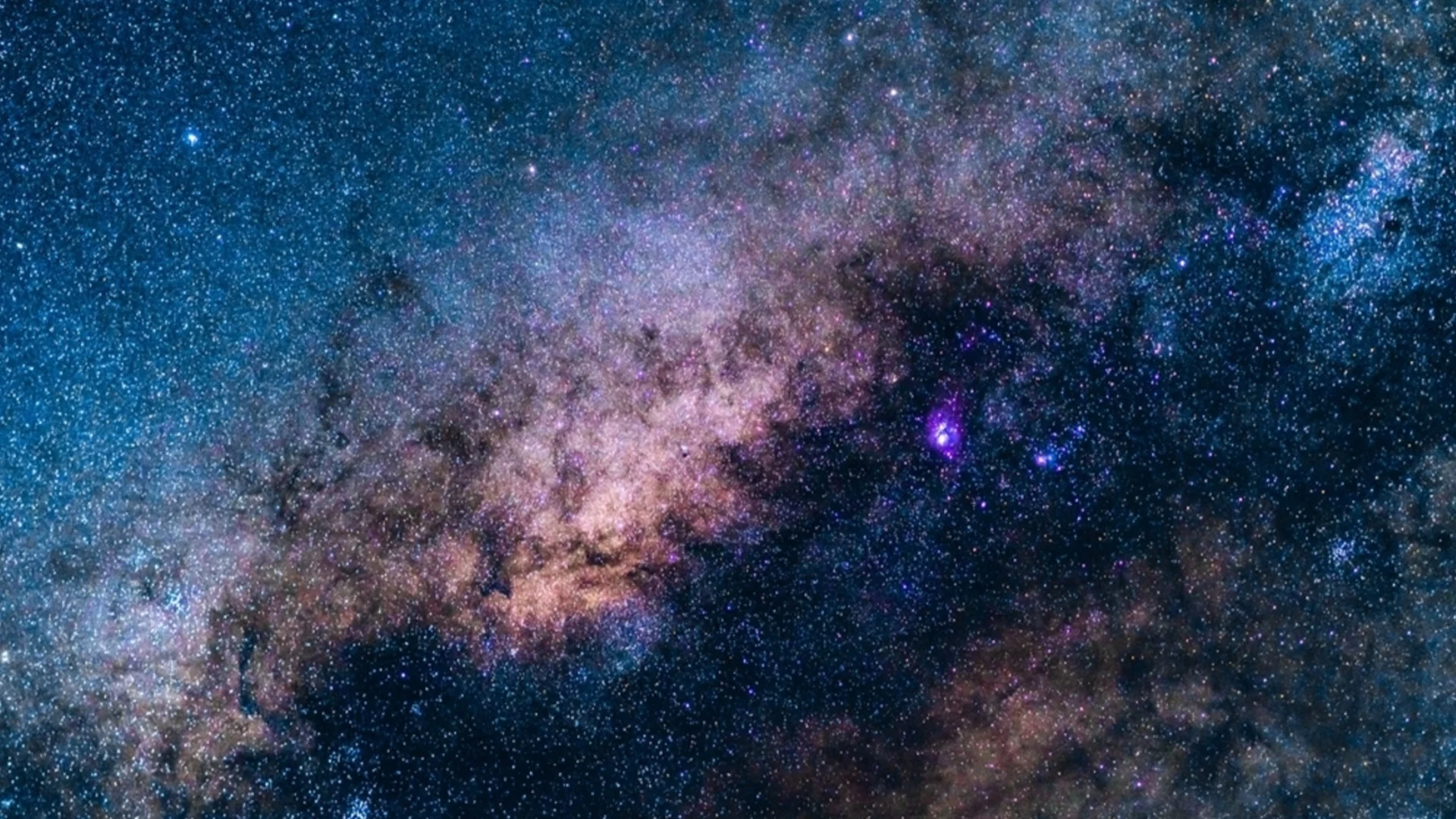 Астрономи откриха звезди, които "бягат" от Млечния път