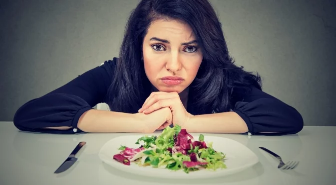 Какво е "хранителен шум" и как ни тормози психически?