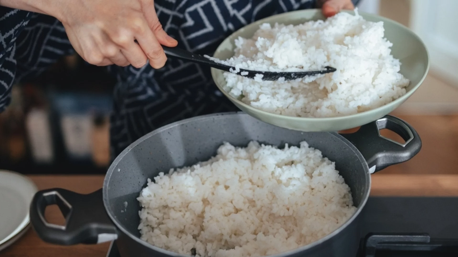 Как да готвим ориз на котлон, така че да е пухкав и нежен