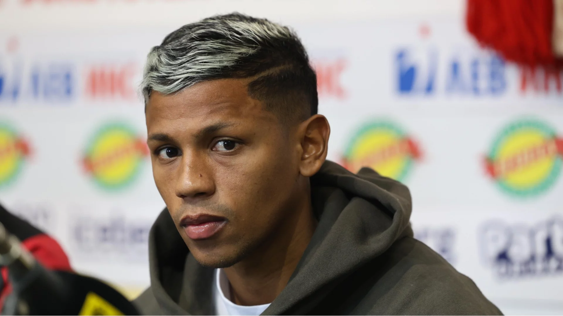 Още не е подписал с Левски, а почна с номерата: Кареасо си изпуснал полета за София!