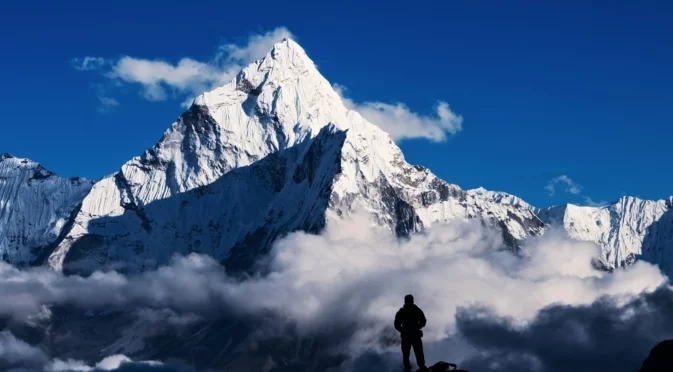 Арести в Непал заради фалшиви спасителни операции в Хималаите и измами с милиони долари