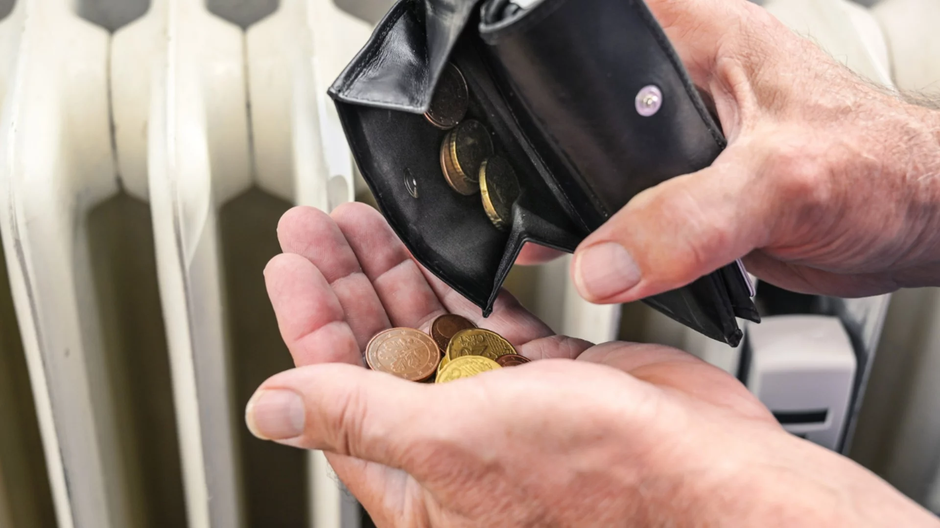 Колко българи не могат да отопляват домовете си: Актуални данни