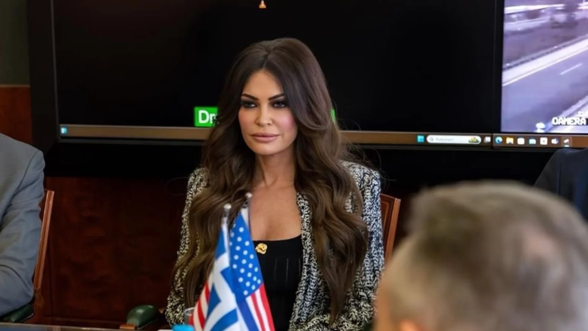 Предизвикателната американска посланичка в Гърция чака Тръмп на гости, но той няма да е сам (ВИДЕО)