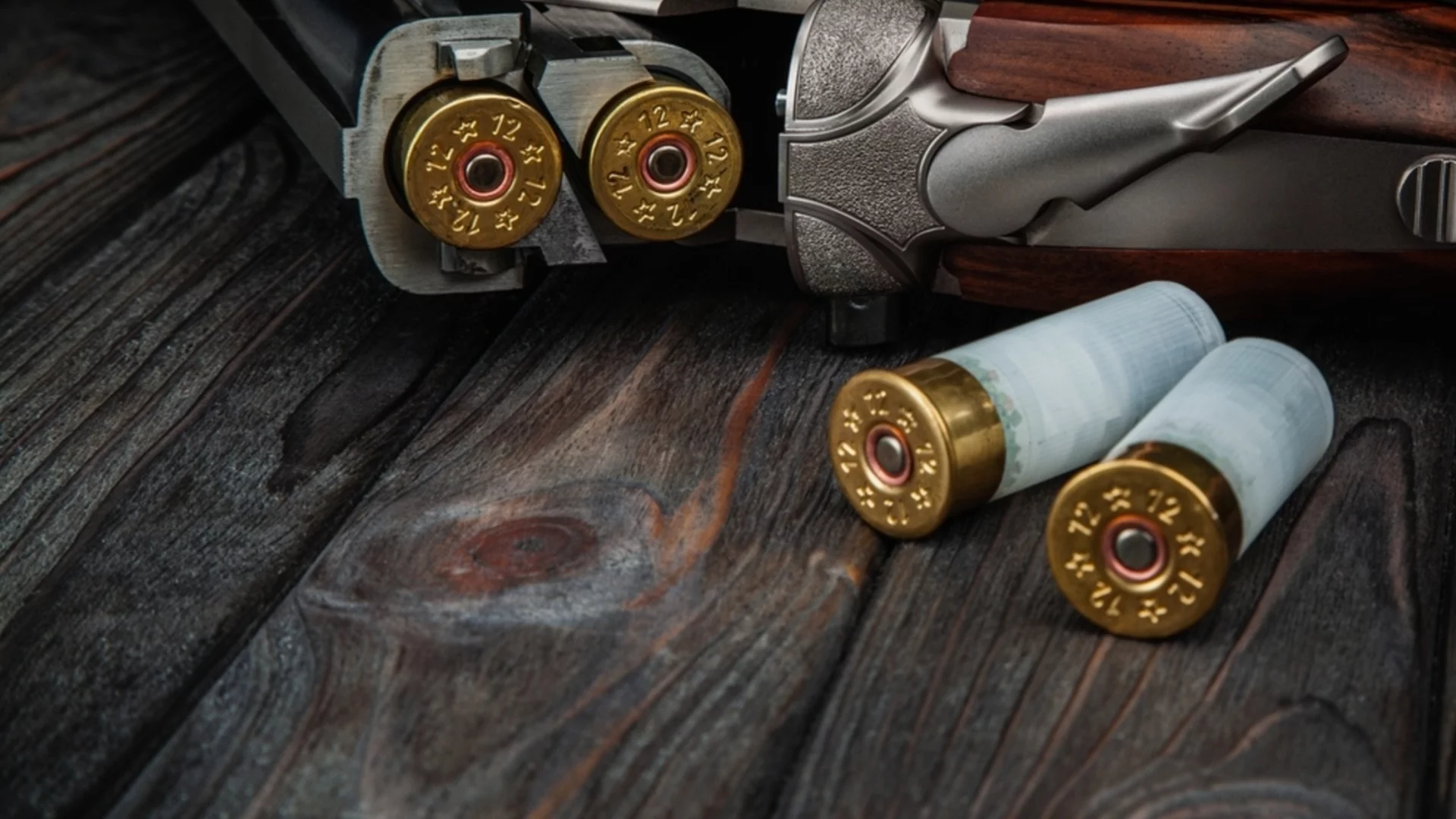 Тенденция в руските училища: Младеж стреля срещу учител (18+ ВИДЕО) 