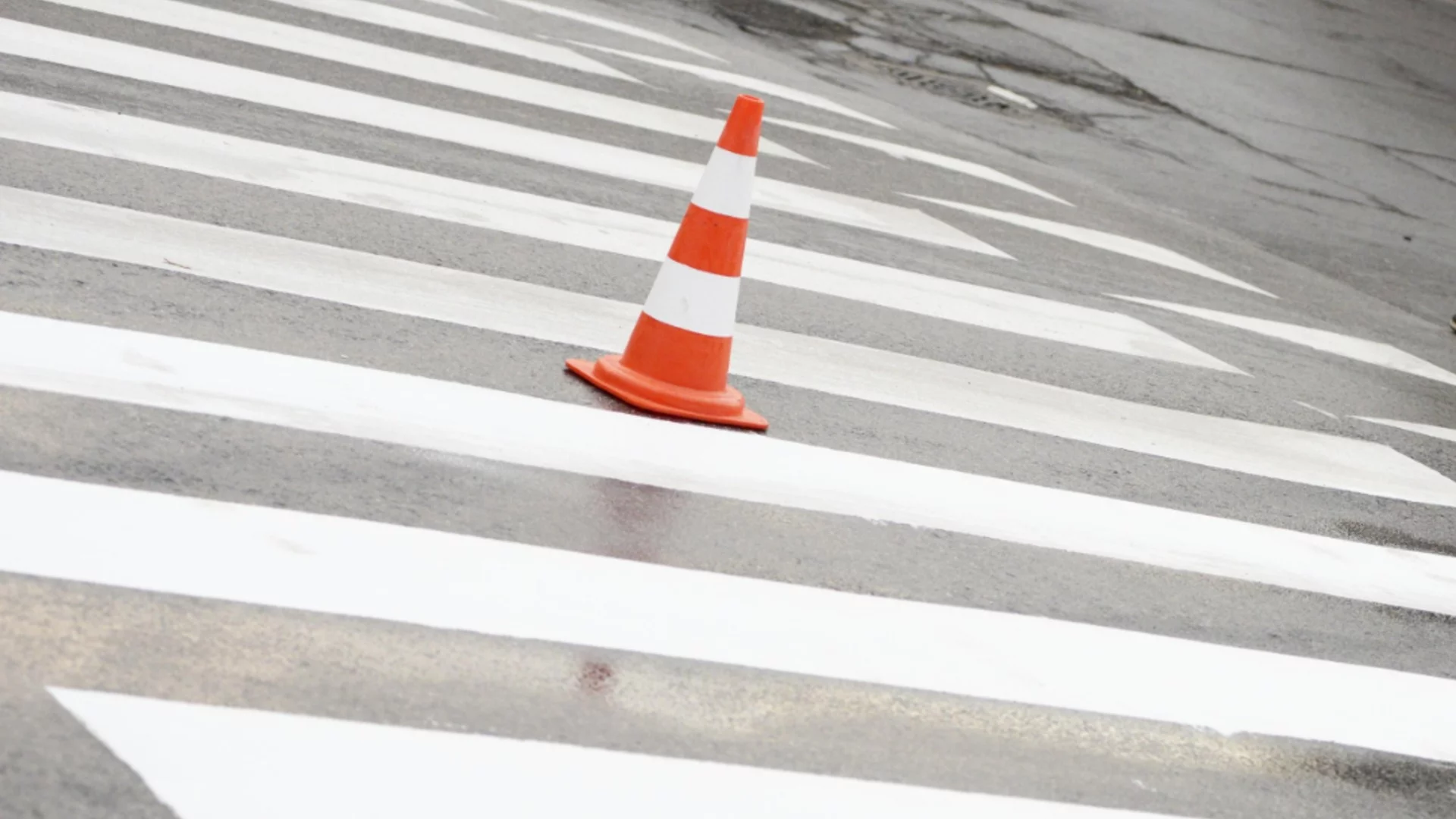 Криминално проявен прегази мъж край Кресна