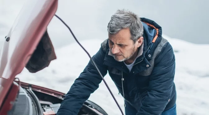 Как да размразите и да почистите колата си от лед и сняг: 5 трика, които работят