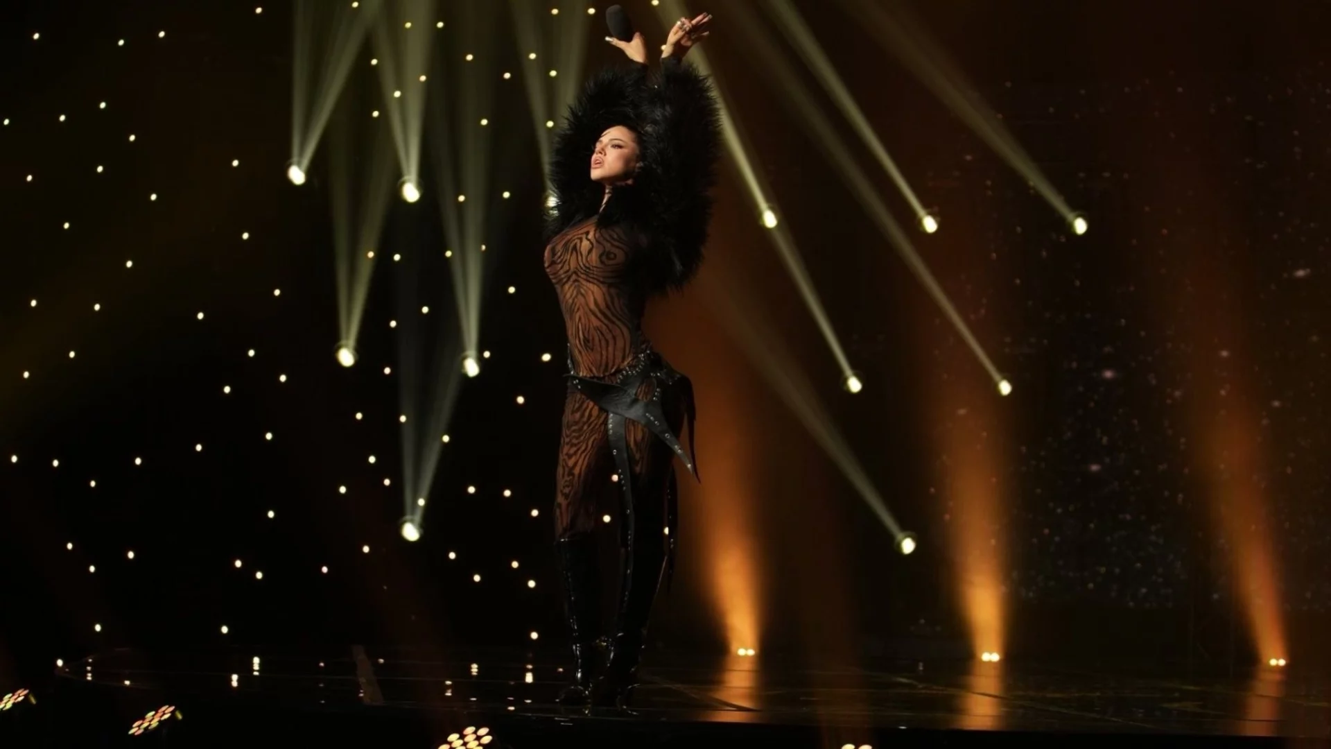 От "всички станаха разбирачи" до "фалшив морал": БНТ обясниха защо са скрили гласуването на "Евровизия"