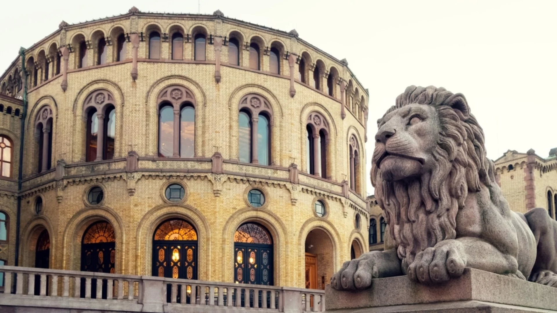 Норвежкият парламент гласува за запазване на монархията въпреки скандалите около Епстийн