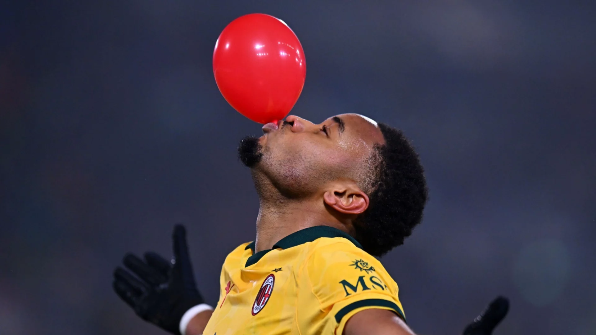 Безкомпромисен Милан укроти "хрътките", дръпна пред Наполи и се доближи до Интер