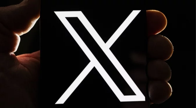 Претърсват офисите на "X" в Париж