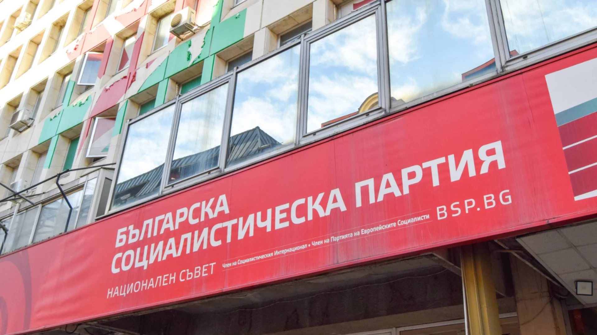 Голямата дилема на Радев: Ще убива ли БСП?