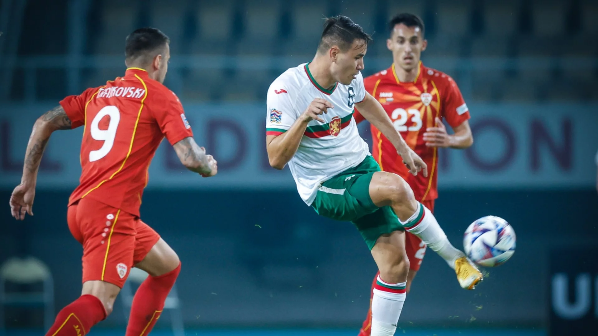 Доскорошен национал на България сменя Партизан с румънски гранд?