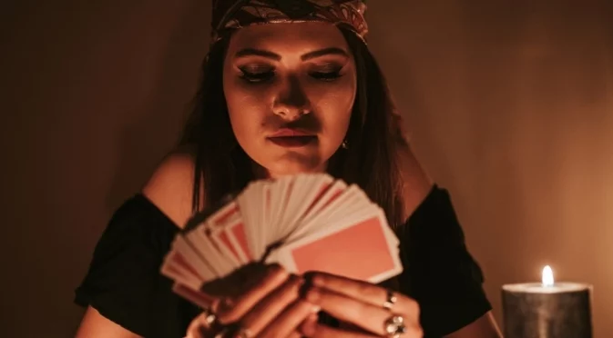 Седмичен Таро хороскоп за всяка зодия, 2 - 8 февруари 2026 г.