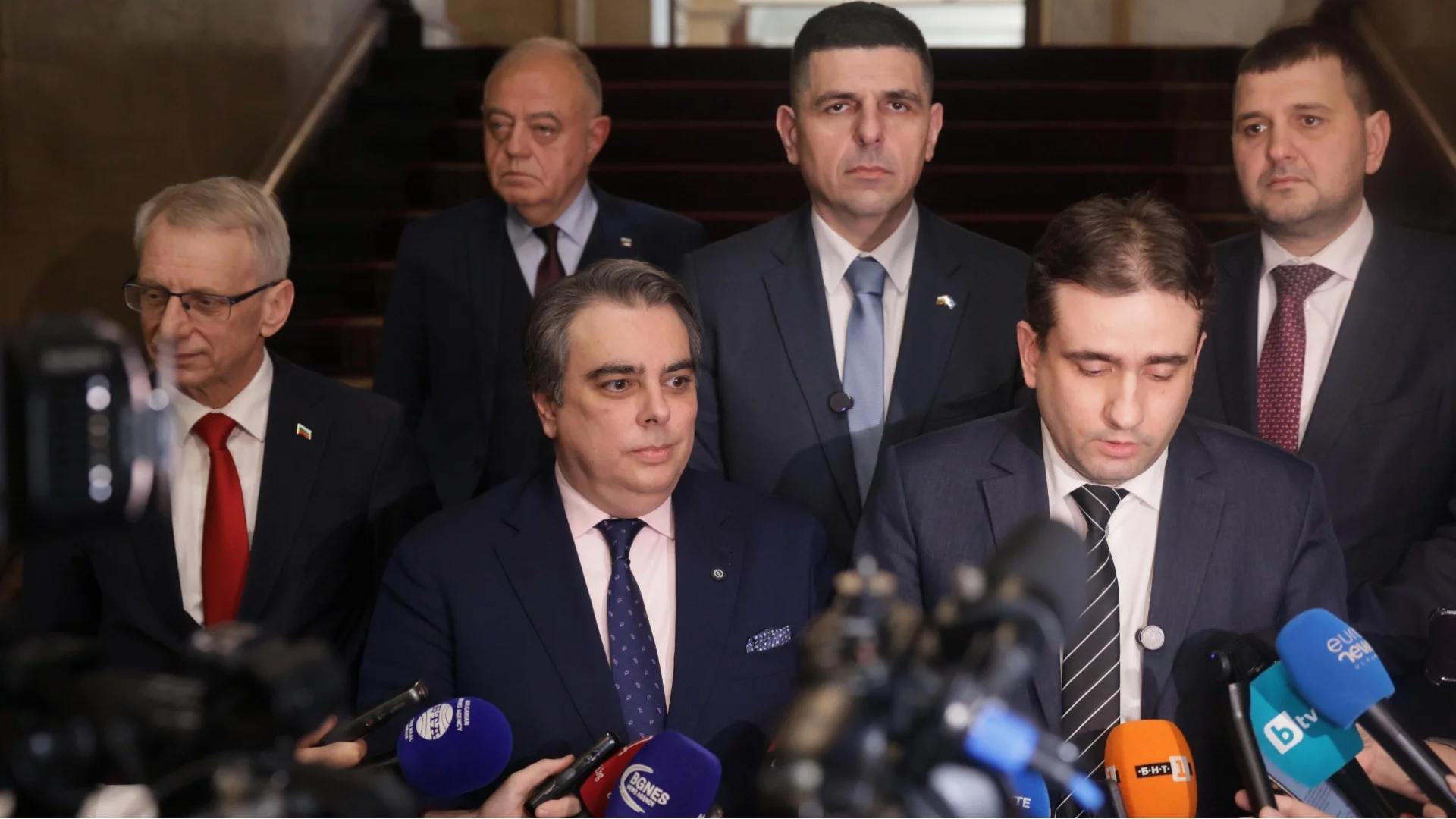 ПП-ДБ нарече "абсурдна и комична" идеята на ГЕРБ за служебен премиер