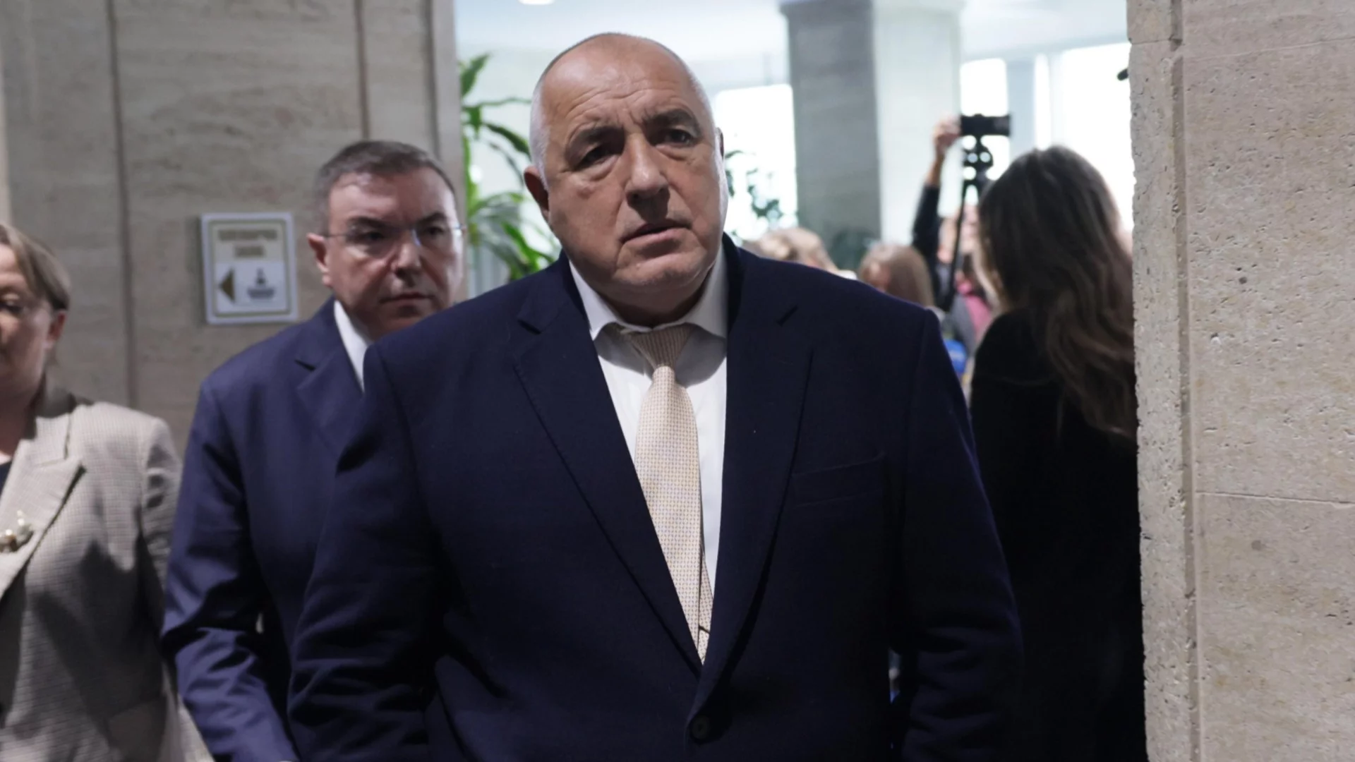 Законен ли е Сарафов? Какъв да е и аз не знам