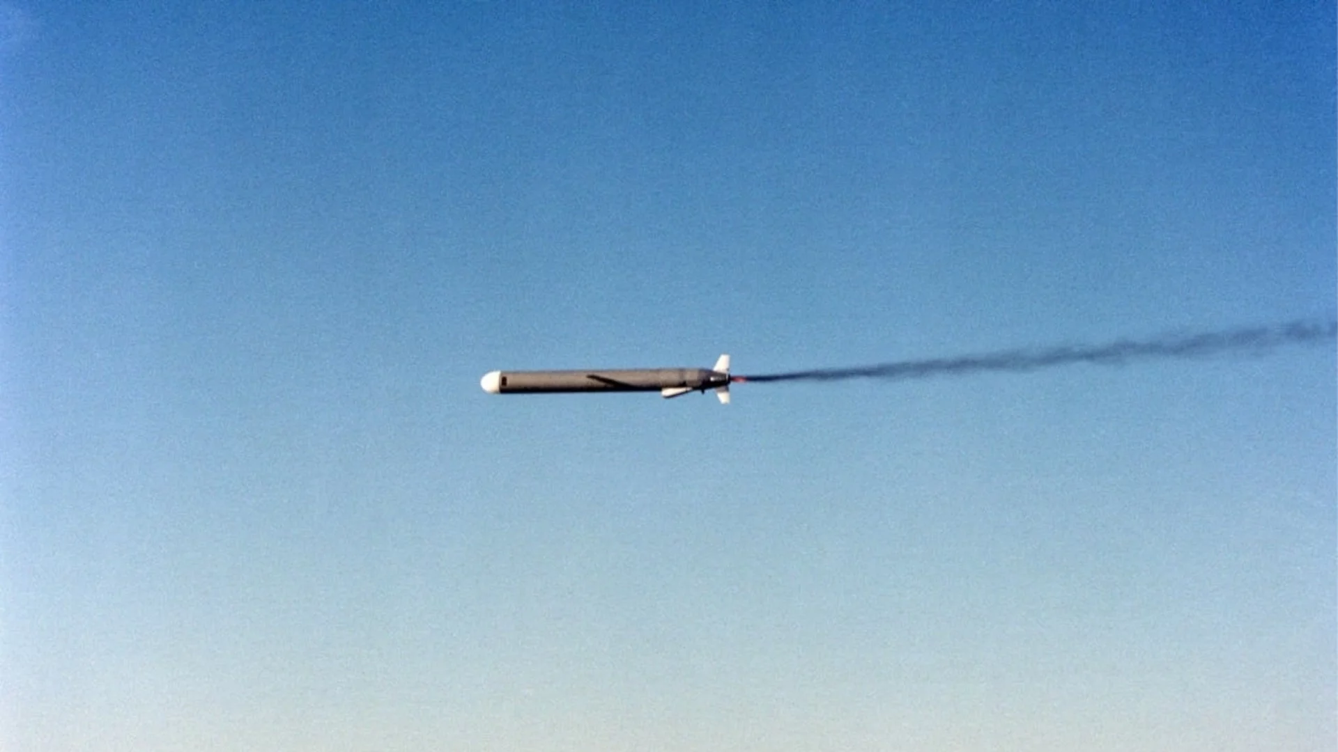 "Натискът на САЩ върху Путин не работи": Сенатор призова за предаване на ракетите "Томахоук" на Украйна