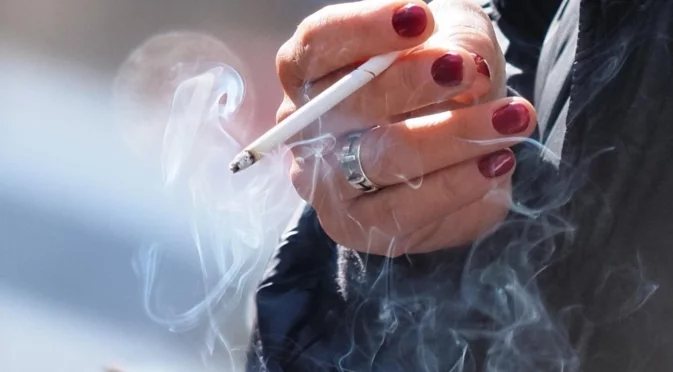 Възрастта, на която сте започнали, е също толкова важна, колкото и броят на изпушените цигари