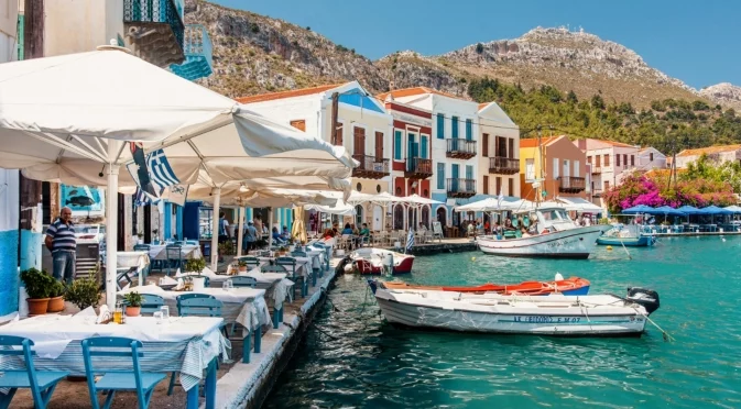 Ето колко достигна средната заплата в Гърция