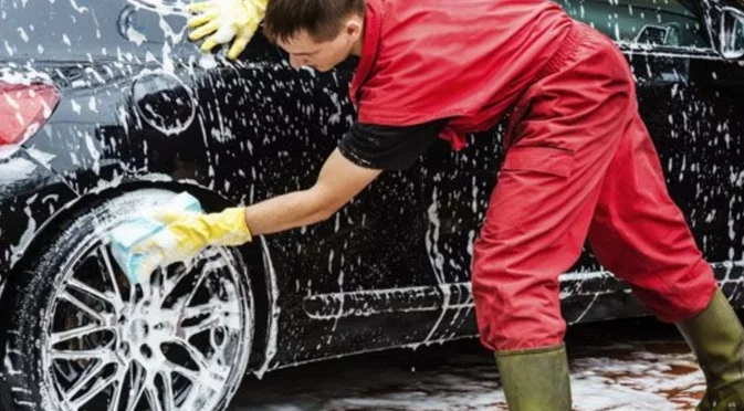 Миене на колата през зимата: Правилото 0 градуса, което всеки шофьор трябва да знае