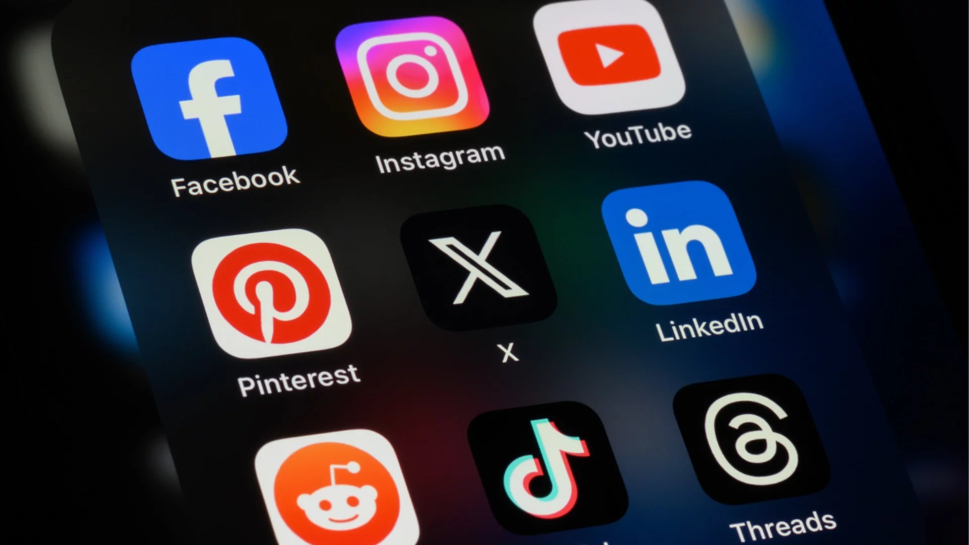 Испания също забранява социалните мрежи за деца