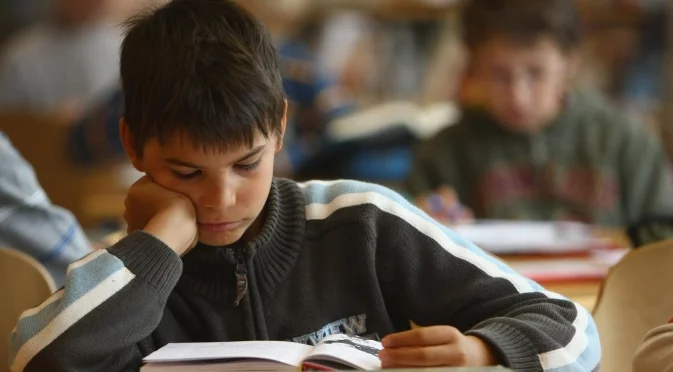 На фона на функционалната неграмотност, призив към родителите: Карайте децата на четат на глас!