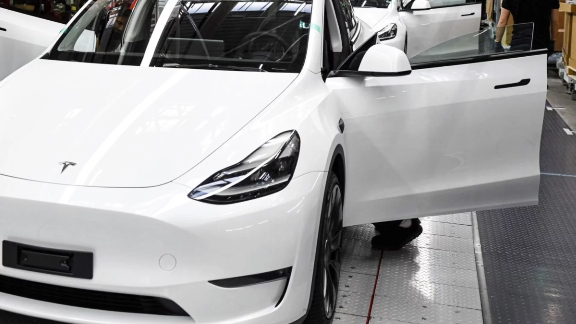 Първа ключова държава забрани скритите дръжки на автомобилните врати