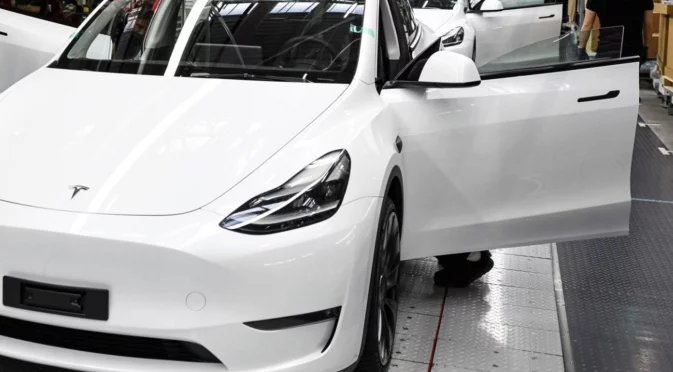 Първа ключова държава забрани скритите дръжки на автомобилните врати