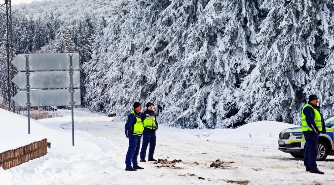 Ритуално самоубийство или чадър: Версиите на криминален психолог за тройното убийство край Петрохан
