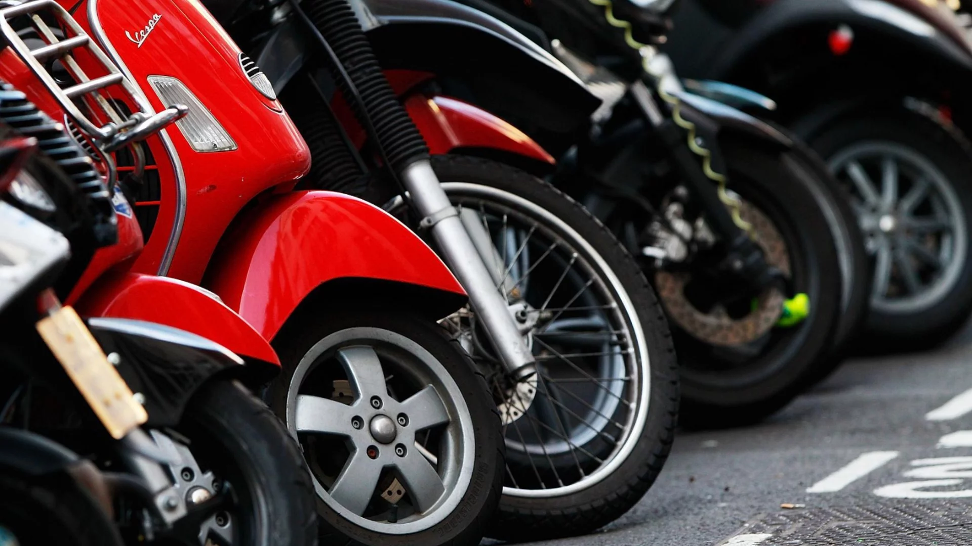 Историческа промяна в Иран: Жените ще карат мотори