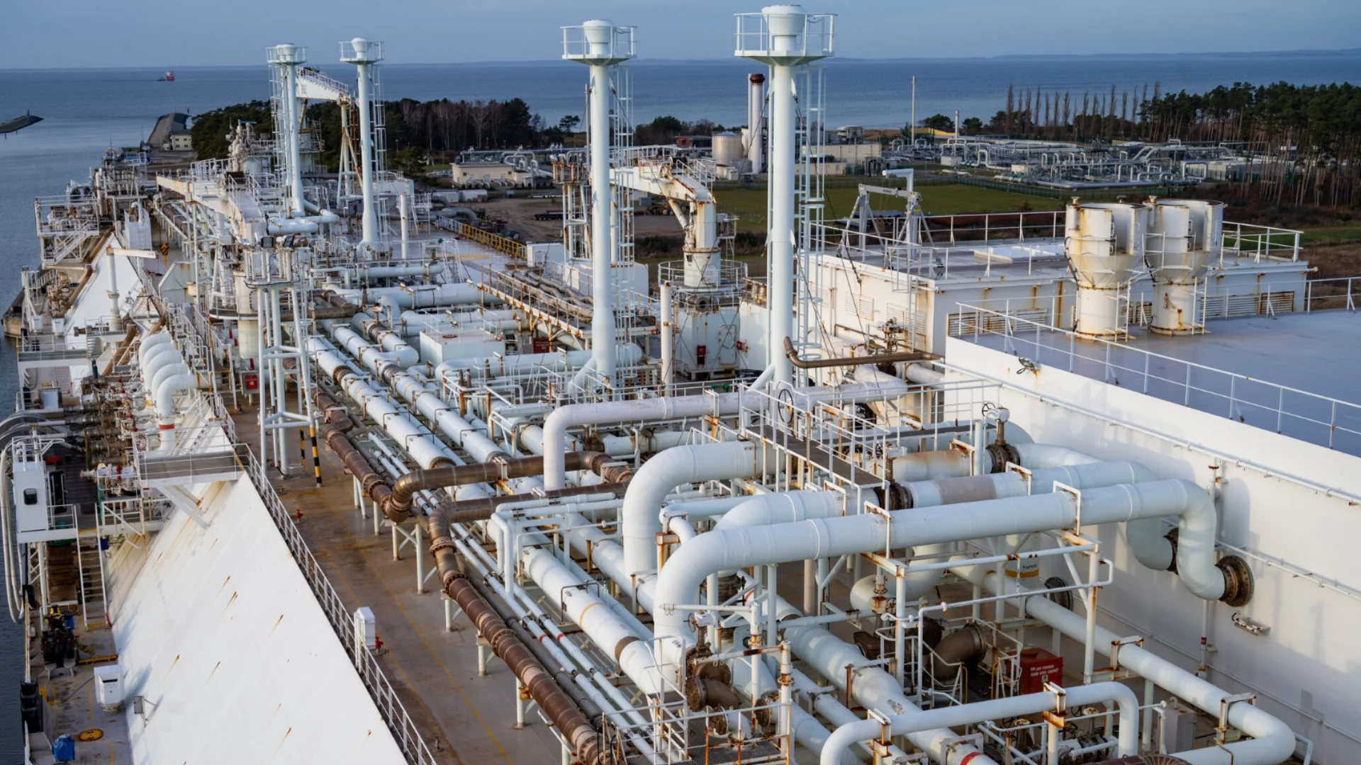 Огромно количество втечнен газ от САЩ потече за Украйна - и България скоро ще е фактор в доставките