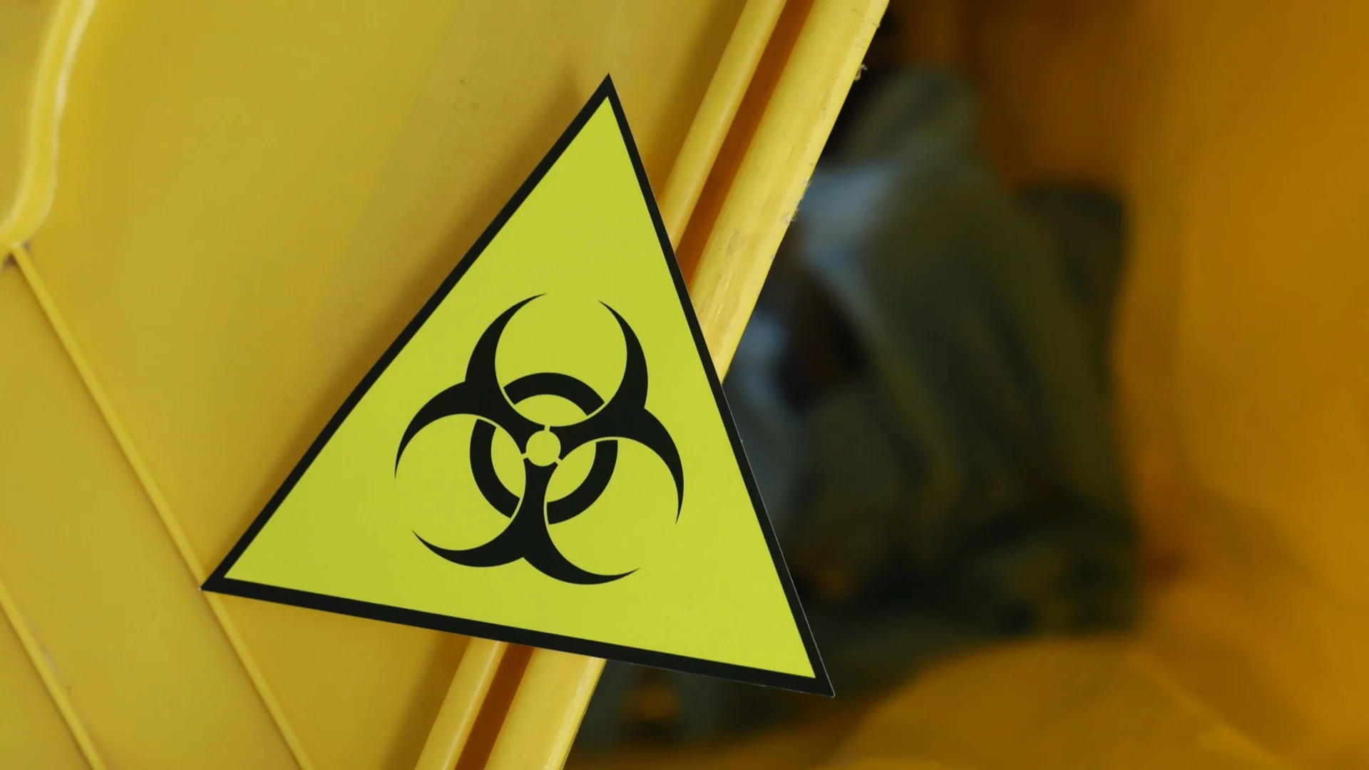 От Албания до Тайланд: 20 арестувани за трафик на токсични отпадъци