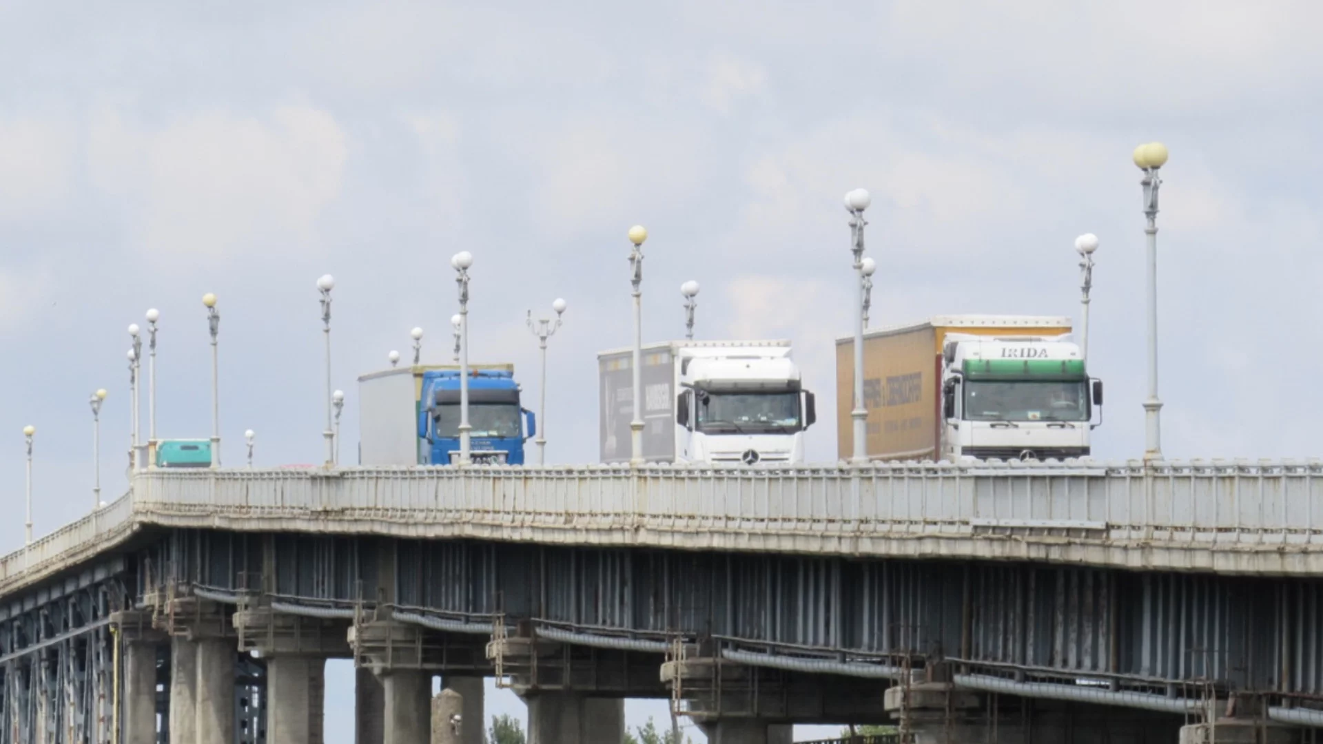 ПП-ДБ обвини Пеевски и Борисов заради паркинг за ТИР-ове в Русе