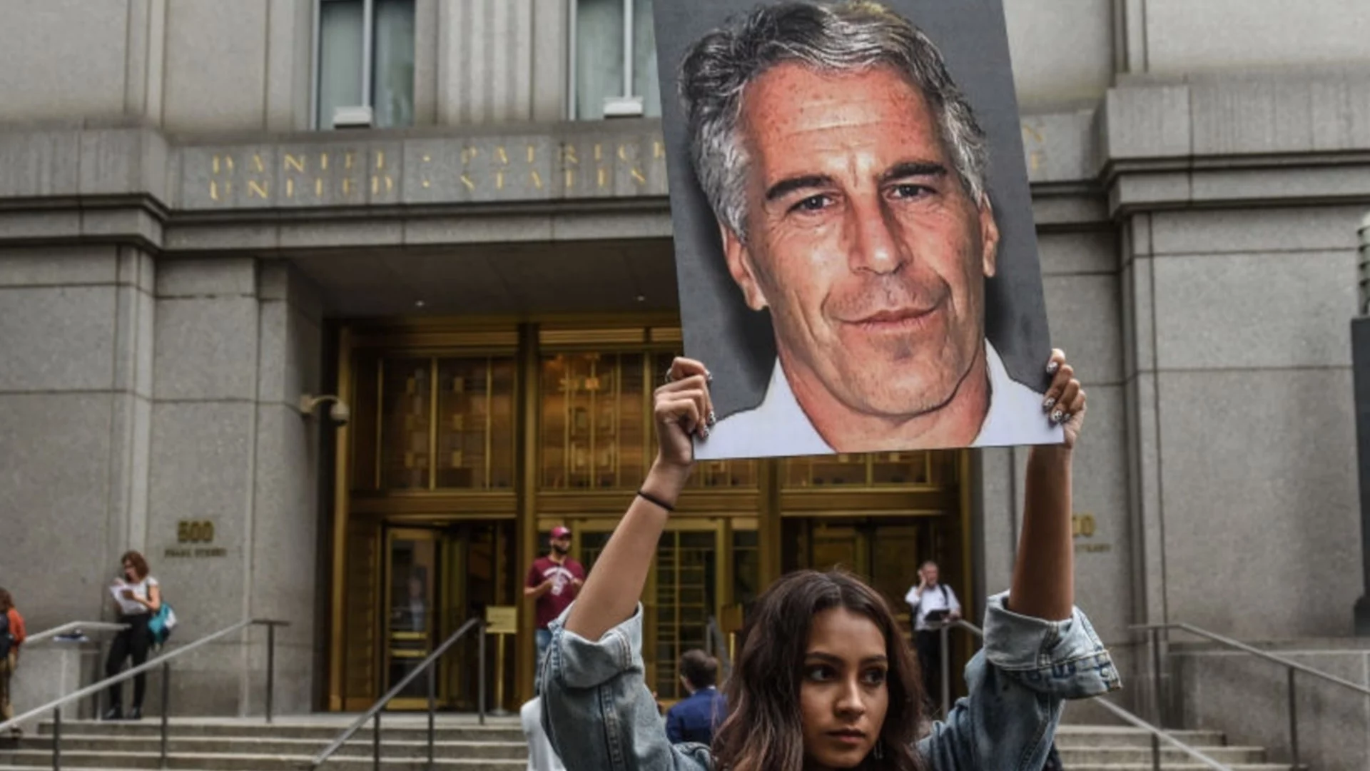 Манипулирани и фалшиви кадри на политици до Епстийн разкриха експерти