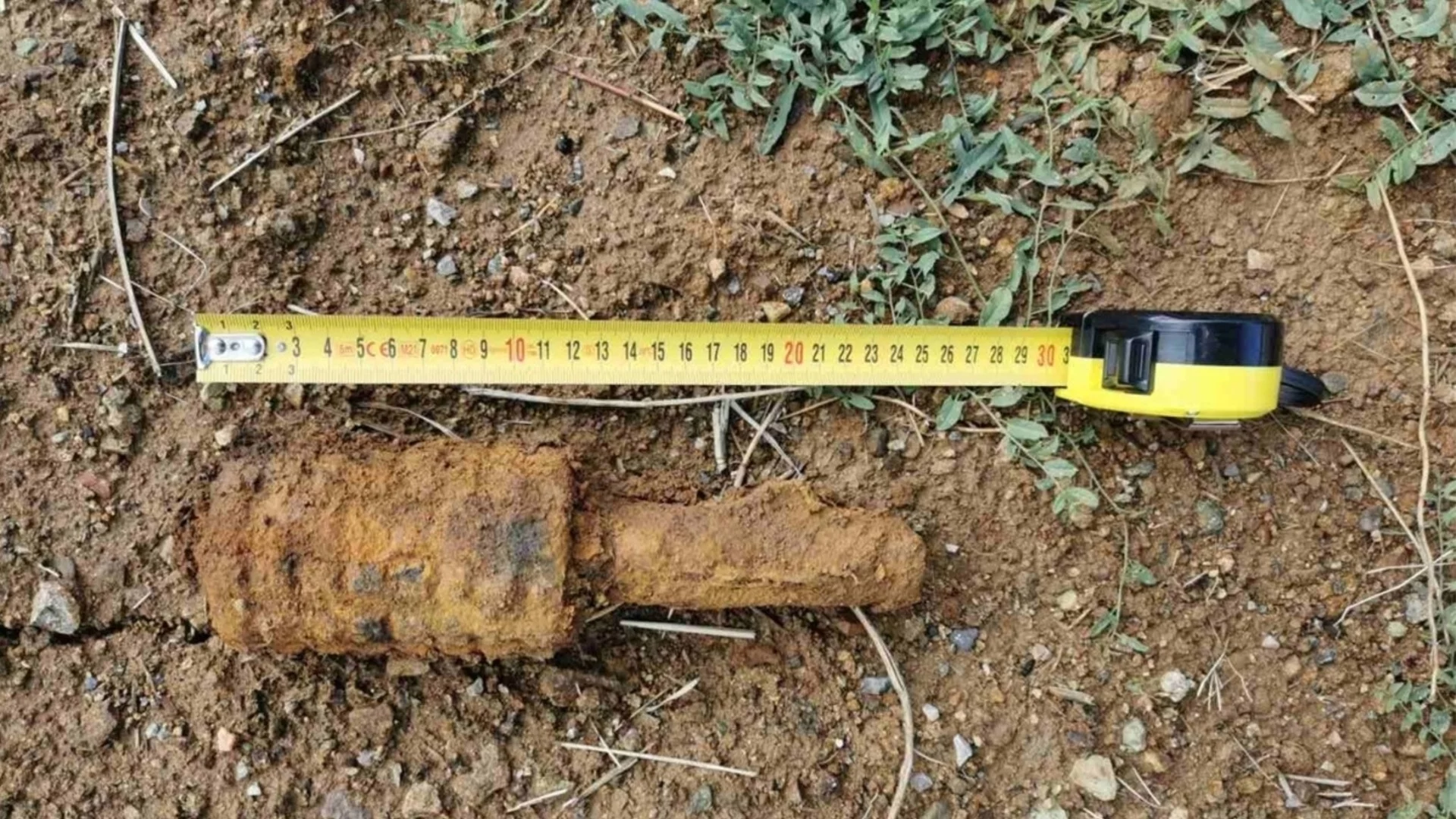 Унищожиха корозирала ръчна граната, открита в гараж в Бургас