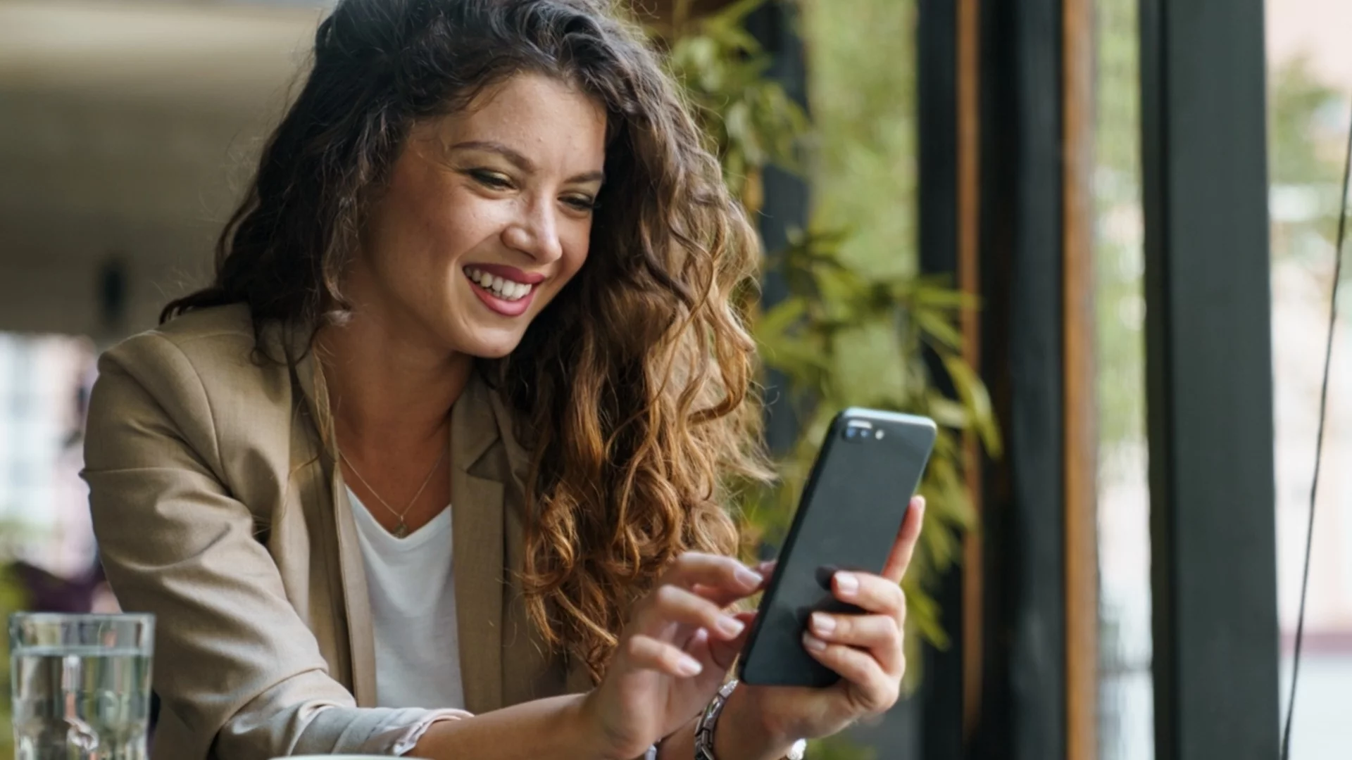 Хороскоп за утре, 6 февруари: Раците ще „успяват успешно“, а Скорпионите трябва да „внимават внимателно“