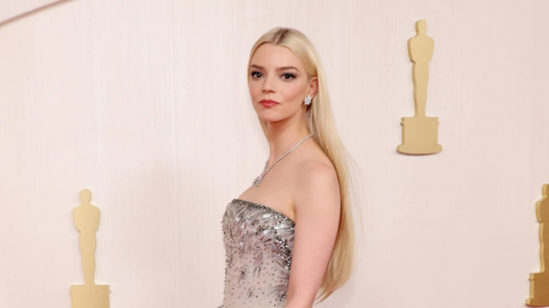 Актрисата Аня Тейлър-Джой под заплаха: Въоръжен крадец се опитал да влезе в спалнята ѝ