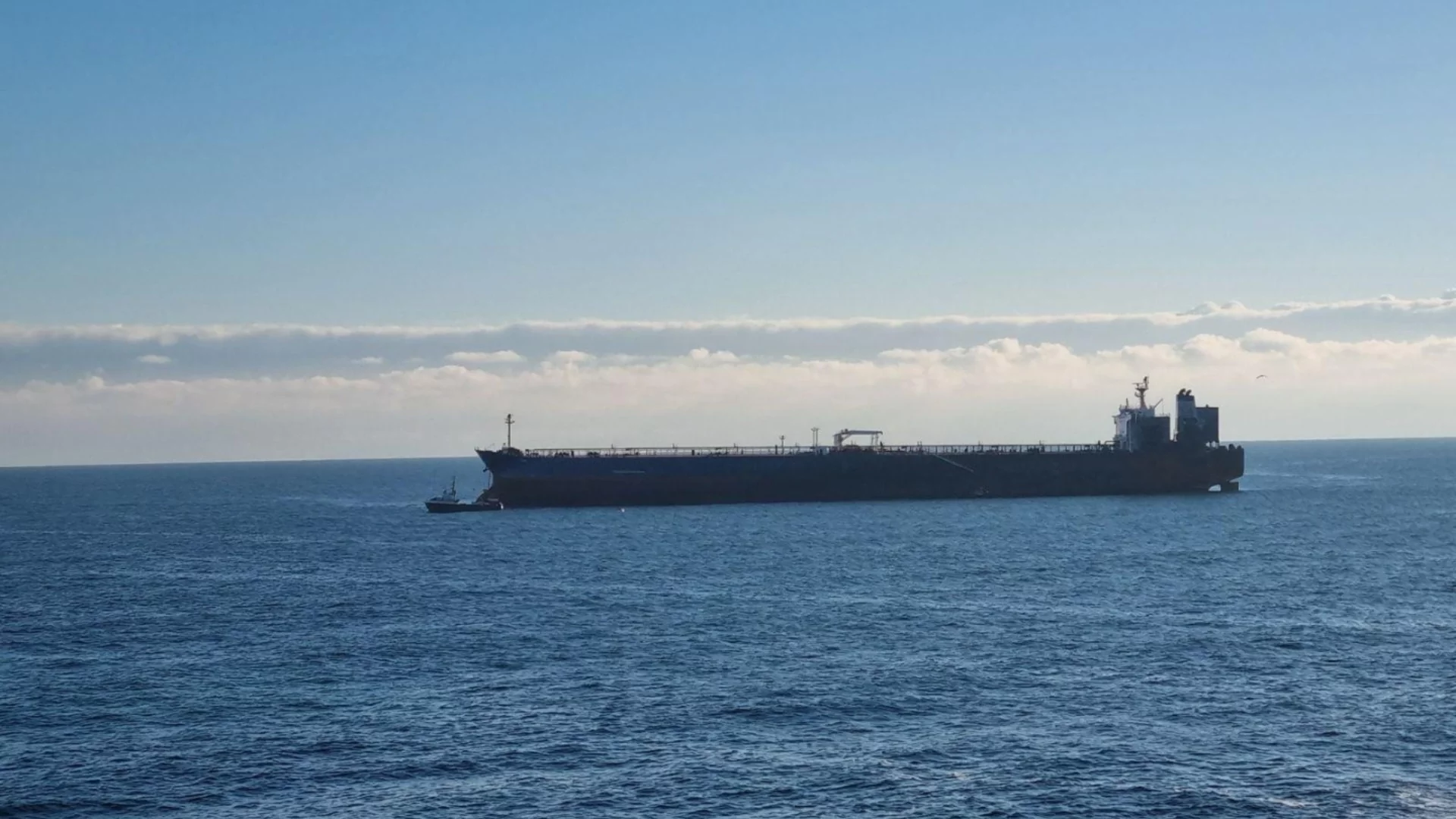 Индия продължава да купува руски петрол чрез кораби на "сенчестия флот"?