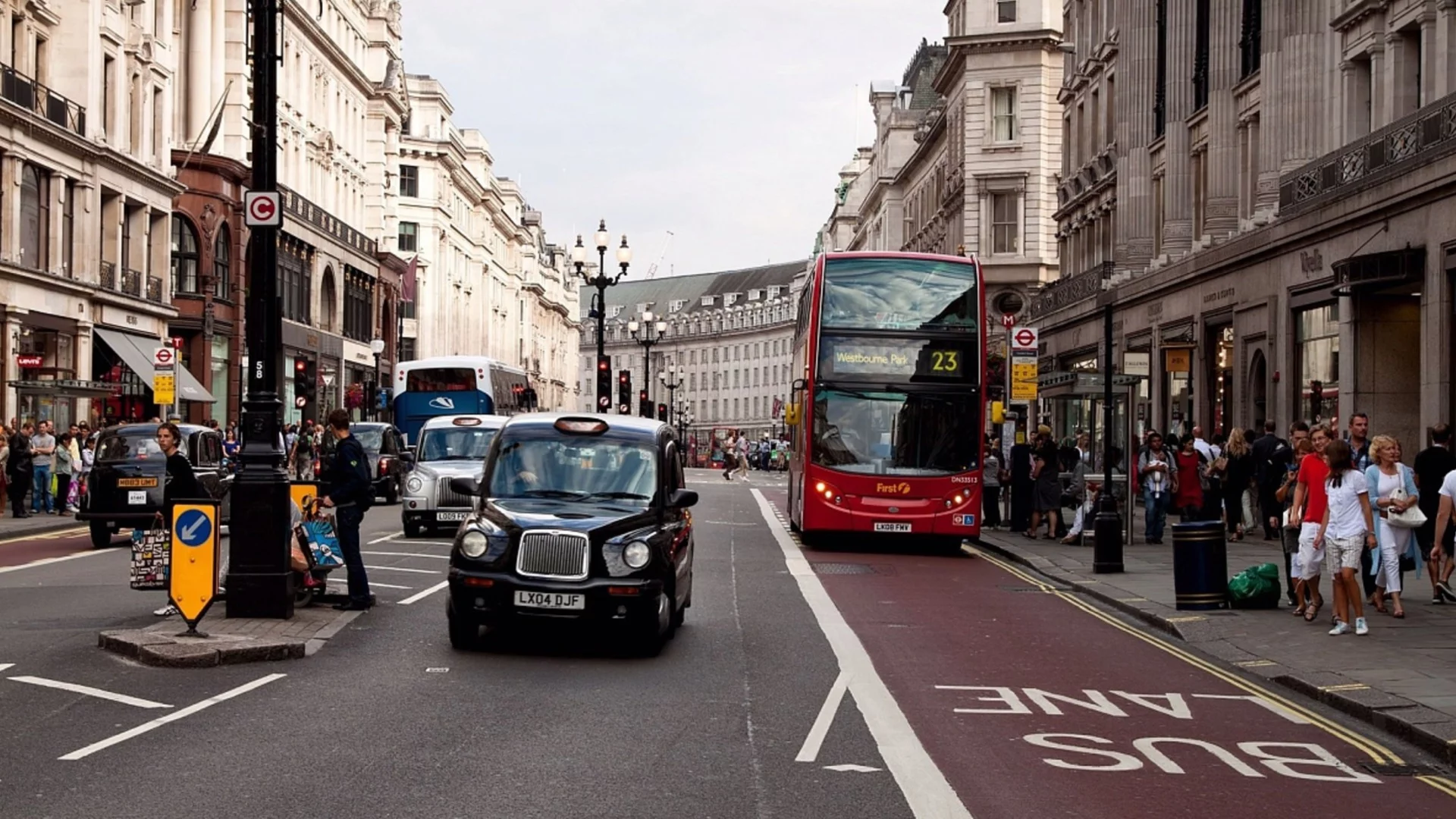 Край на возенето с държавни пари: Великобритания посече мигрантите