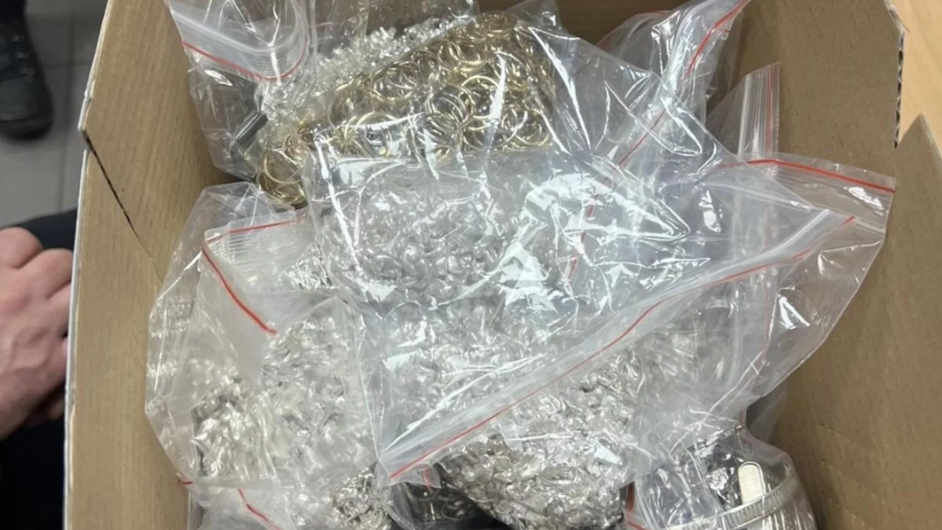 За над 50 000 евро: Хванаха контрабандни злато и сребро