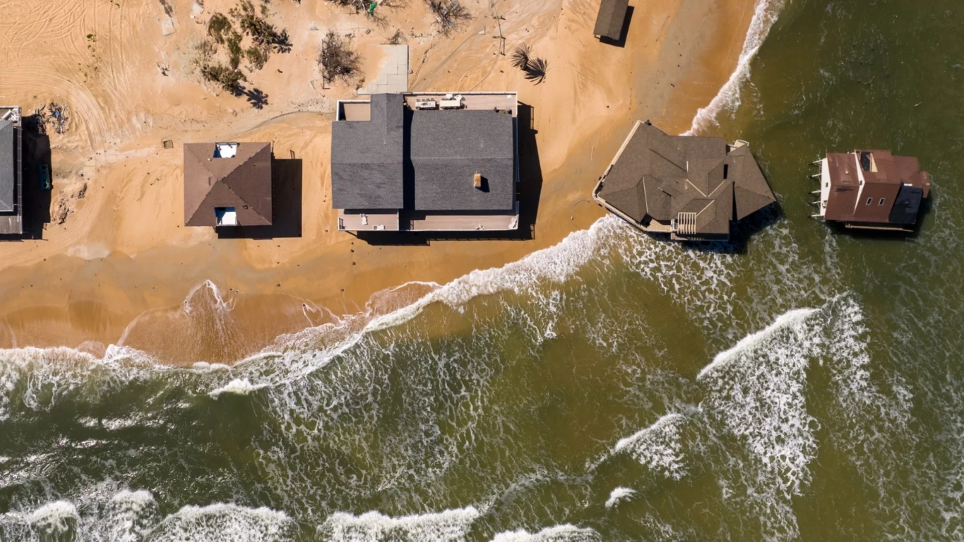 Наводнения в Далмация: Морето нахлу в къщите (ВИДЕО)