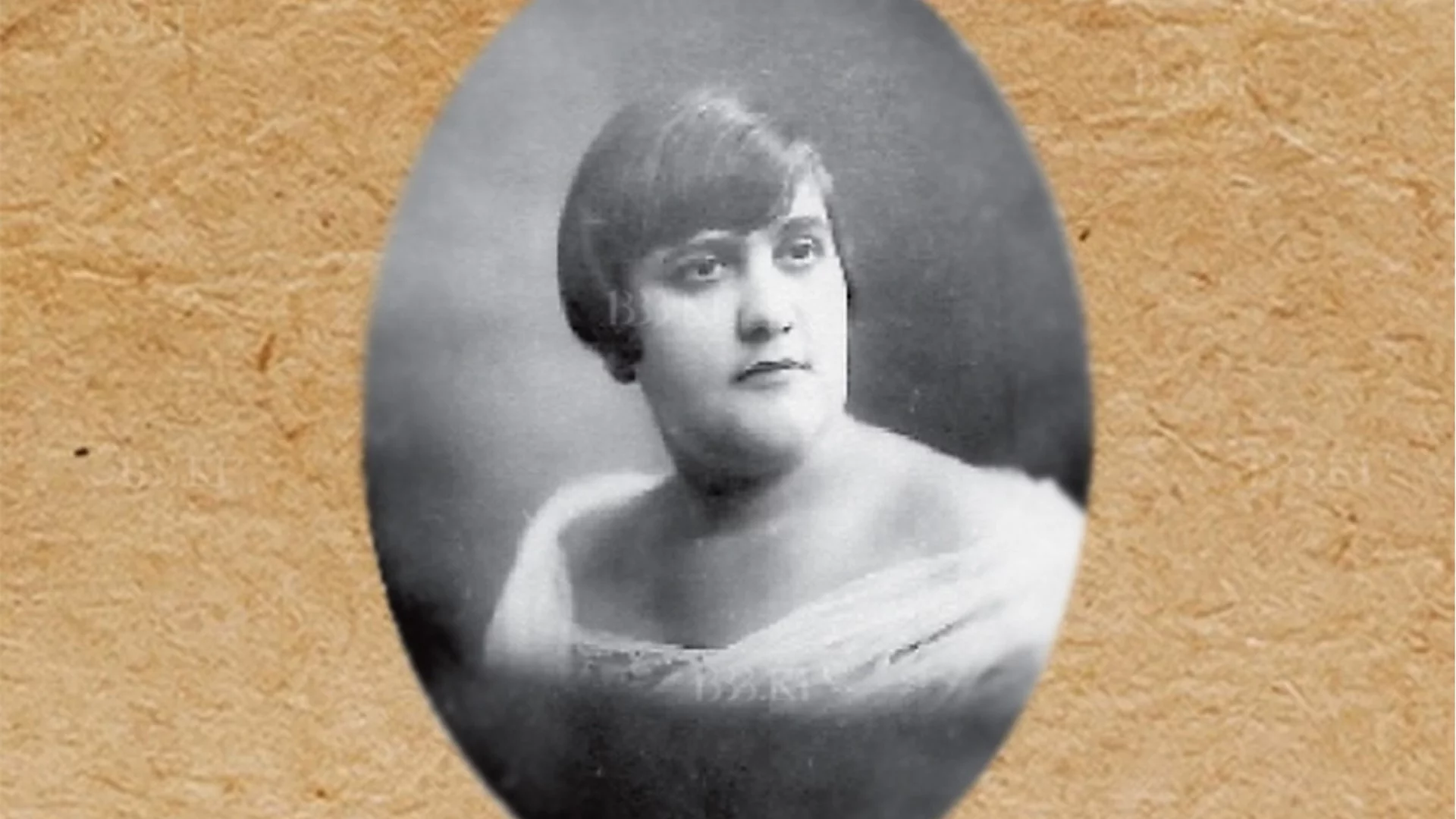 Българската Коко Шанел, която съчета европейския шик с традиционната шевица