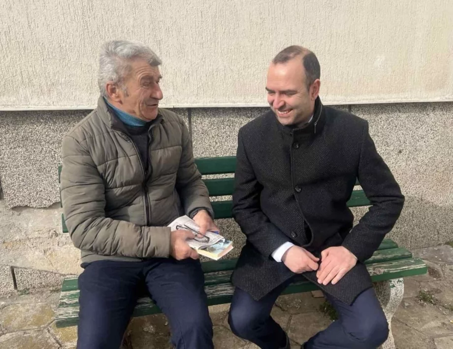 24 часа внимание за самотните пенсионери: Гривна с изкуствен интелект се грижи за Янко Атанасов 