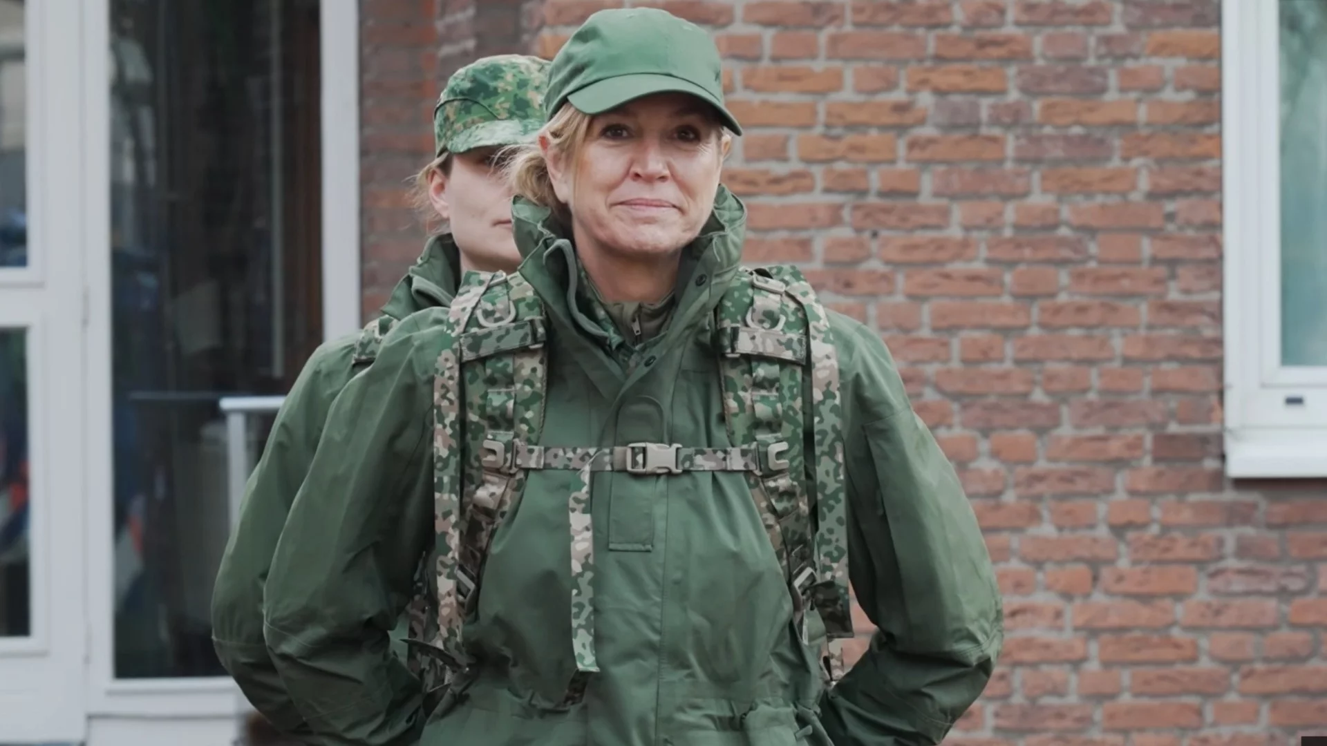 След принцесата, и кралицата на Холандия се записа за военна служба (ВИДЕО)